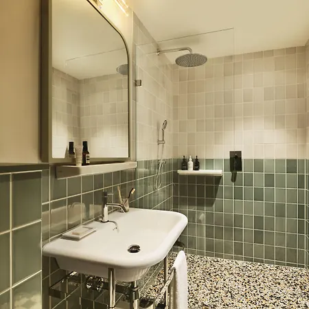 Отель The Hoxton Lloyd Centre East 4*