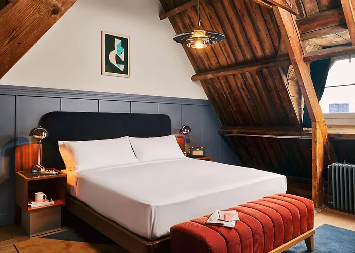 The Hoxton Lloyd Centre East