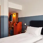 The Hoxton Lloyd Centre East 4*