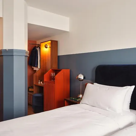 The Hoxton Lloyd Centre East 4*