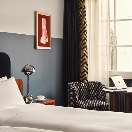 The Hoxton Lloyd Centre East 4*