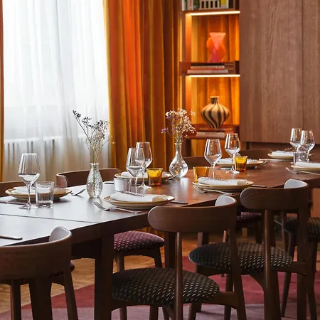 The Hoxton Lloyd Centre East