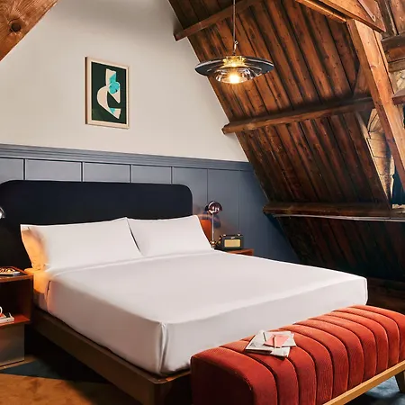 The Hoxton Lloyd Centre East