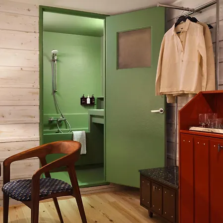 The Hoxton Lloyd Centre East 4*