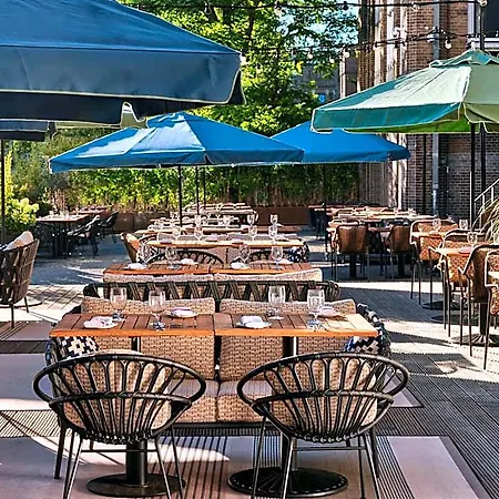 فندق The Hoxton, Lloyd