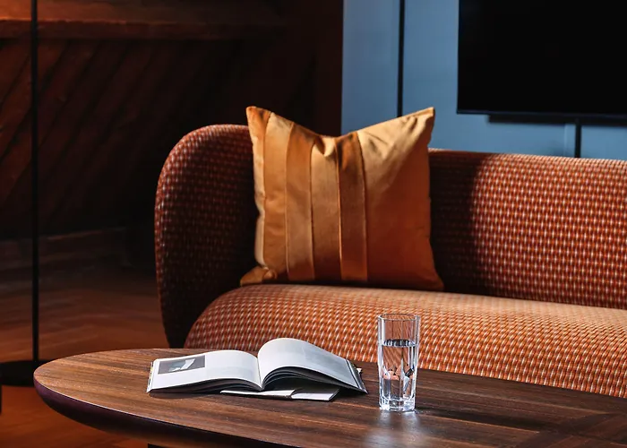 The Hoxton Lloyd Centre East 4*